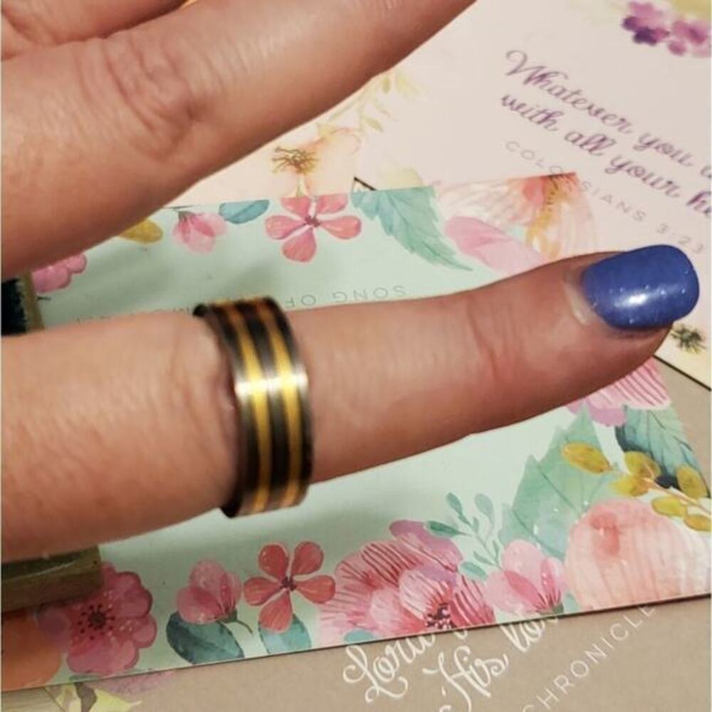 14k yellow gold‎ over titanium wedding band Size 9
